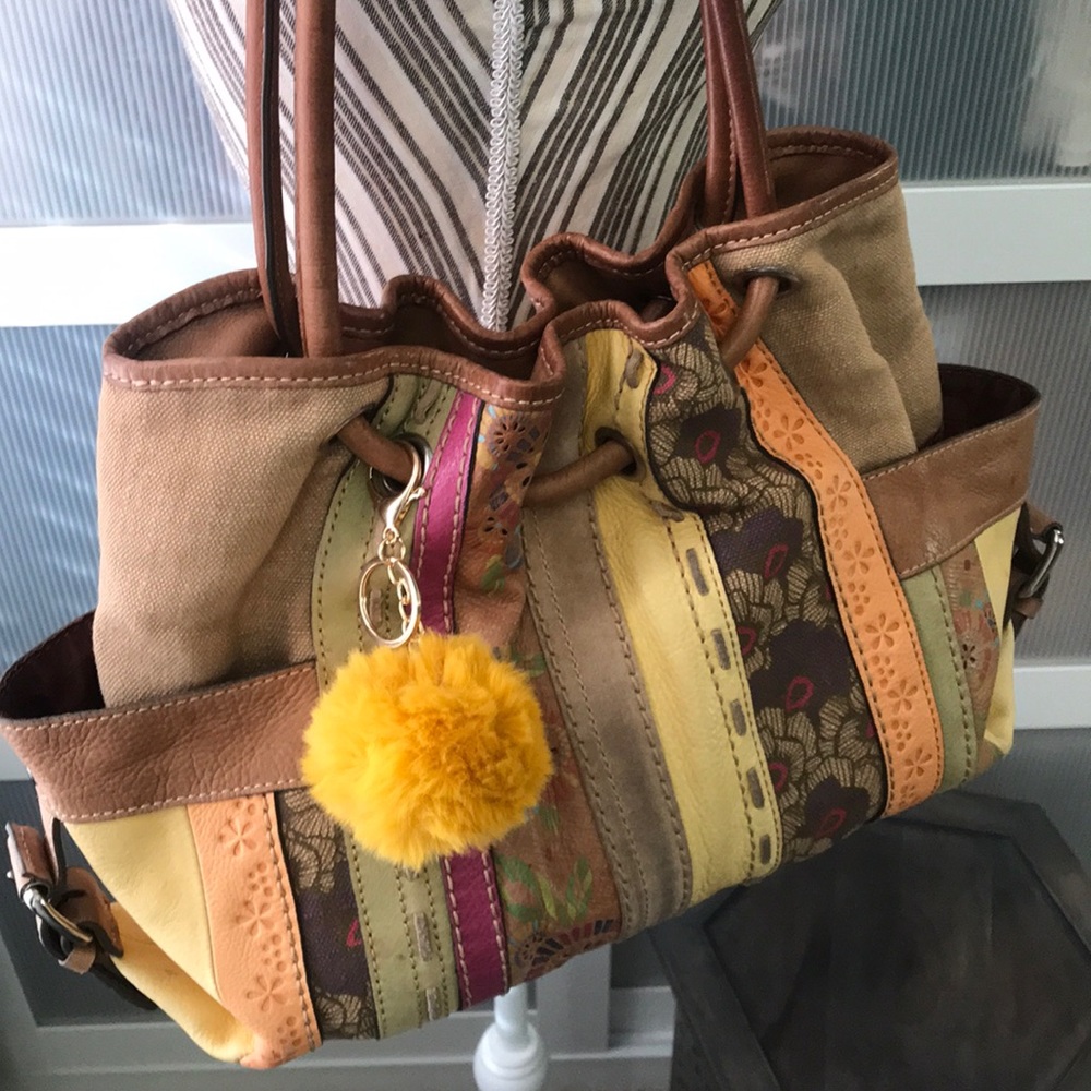 1 hour sale🔥Fossil bag - free puff keychain